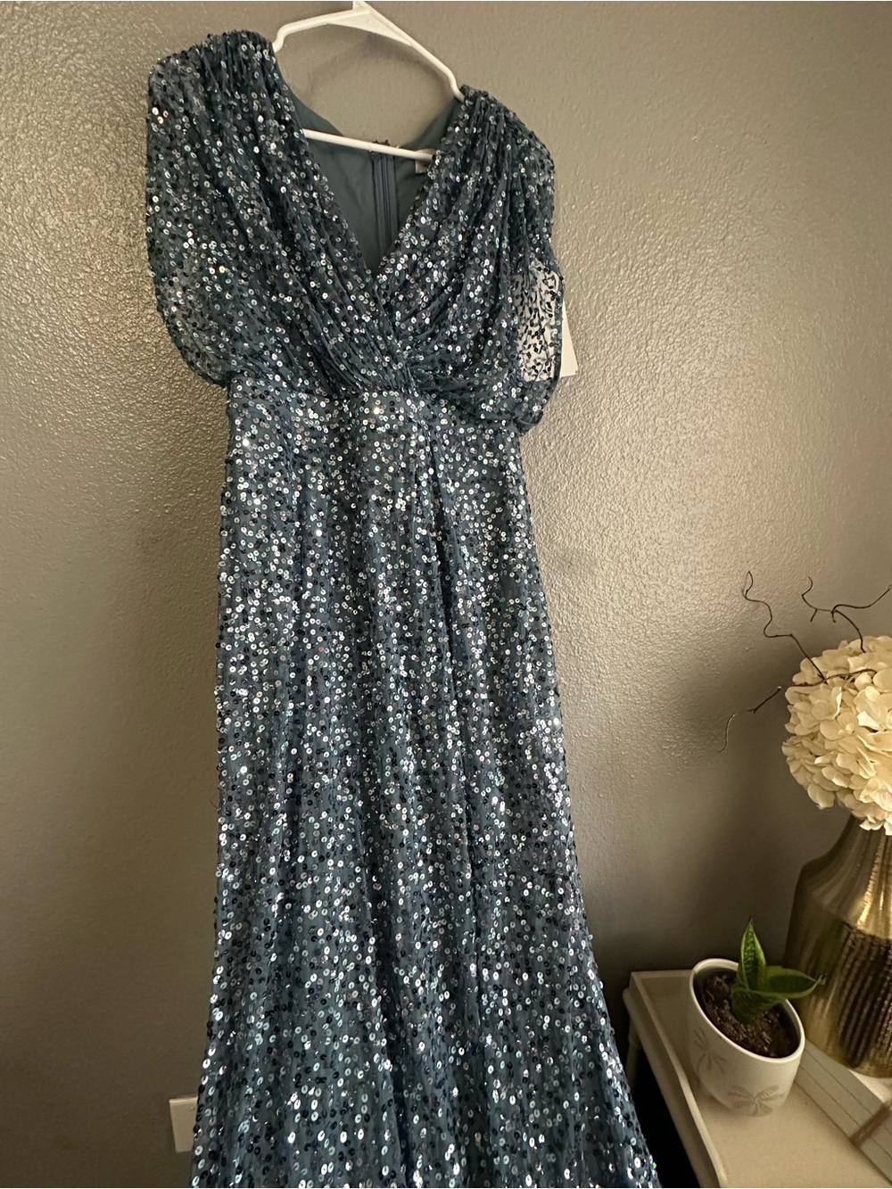 Mac Duggal Blue sequin mesh v neck puff short sleeve Dress size 4